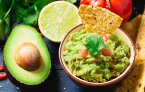 What To Serve With Pork Carnitas? 8 BEST Side Dishes | EatDelights Guacamole Recept, Mexican Guacamole, Mexican Dip, Mexican Dips, Avocado Creme, Salsa Guacamole, Chile Jalapeño, Guacamole Dip, Grow Avocado