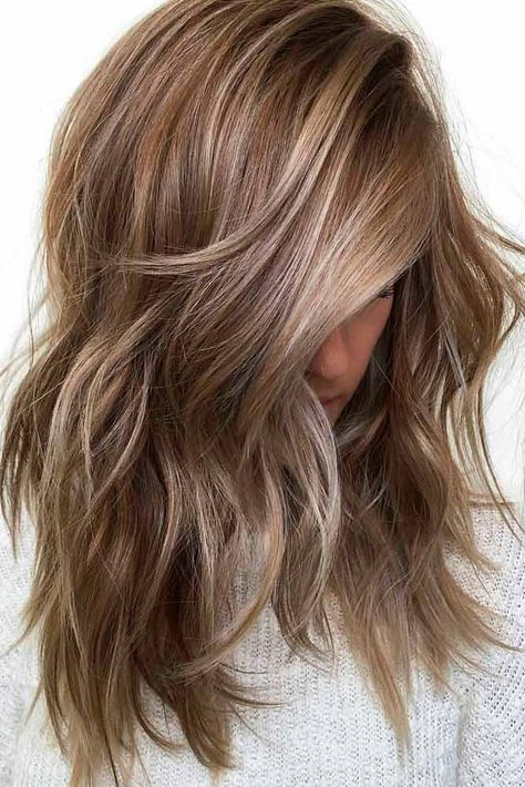 Dark Blonde Hair Color Ideas for 2017 ★ See more: http://lovehairstyles.com/dark-blonde-hair-color-ideas/ Brunette Ombre, Dark Blonde Hair Color, Dark Blonde Hair, Ombré Hair, Layered Haircut, Haircut And Color, Hair Colours, Hair Color And Cut, Short Hairstyle