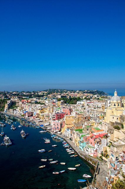 Procida Island Italy, Italy Seaside, Italy Campania, Procida Italy, Magic Places, Campania Italy, Saint Luke, Voyage Europe, Naples Italy