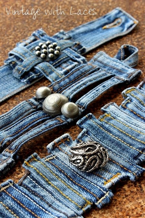 Denim Belt Loop Cuffs by Vintage with Laces, featured on Funky Junk Interiors Crafts With Old Jeans Ideas, Jean Projects Denim Crafts, Denim Makeovers, Återvinna Jeans, Manset Lengan, Denim Bracelet, Denim Crafts Diy, Diy Jeans, Jeans Accessories