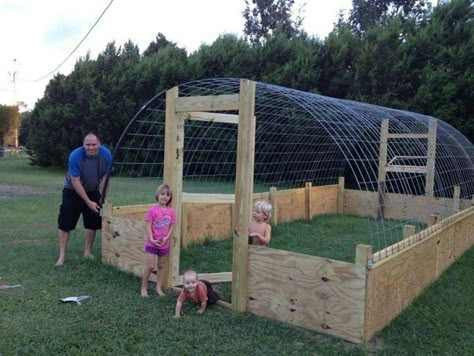 Hoop House For Chickens, Chicken Coop Hoop House, Bobwhite Quail Coop, Hoop Chicken Run, Hoop House Chicken Coop, Hoop Chicken Coop, Chicken Tractor Ideas, Hoop House Chickens, Chicken Fencing