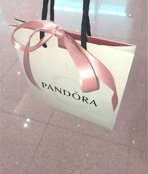 #pandora #aesthetic #pink Shopping Bags Aesthetic, Pandora Aesthetic, Pink My Melody, Girlie Aesthetic, City View Night, Glass Closet, Pandora Bag, Jewelry Stack, Women's Bags By Style