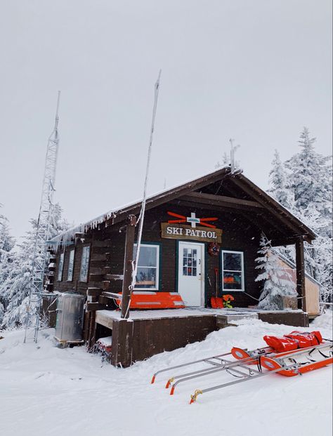 Ski Village Aesthetic, Ski Lodge Aesthetic, Village Aesthetic, Lodge Aesthetic, Ski Village, Ski Bums, Ski Town, Mountain Living, Ski Lodge