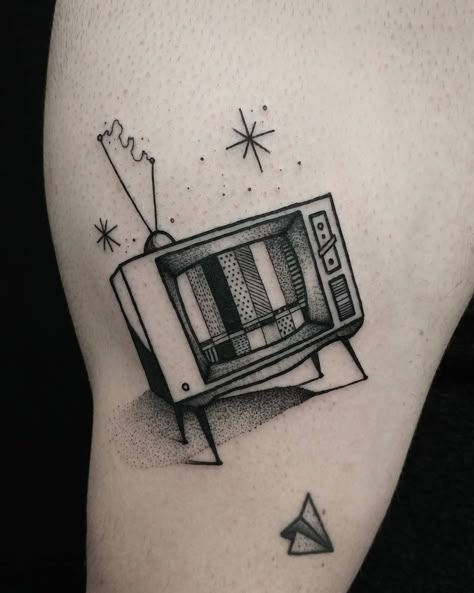 Foo Fighters Tattoo, Cassette Tattoo, Tv Tattoo, Fighter Tattoo, Web Tattoo, Music Tattoos, Head Tattoos, Band Tattoo, Tattoo Life