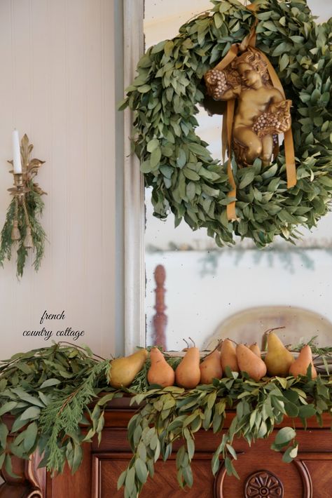 FRENCH COUNTRY COTTAGE: French Country Cottage Christmas ~ Home Tour - bay and pears Country Cottage Christmas, French Country Cottage Christmas, Country Christmas Trees, French Country Christmas, French Christmas, Merry Bright Christmas, Cottage Christmas, Natural Christmas, Christmas Bedroom