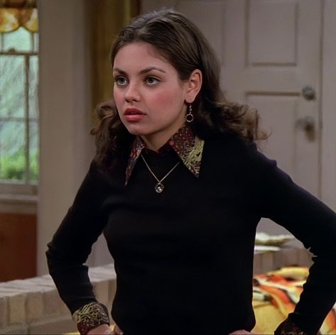 Jackie That 70s Show Outfit, Jackie Burkhart Icons, Hair Styles Halloween, 70s Fashion Hair, That 70s Show Outfits, 70s Show Outfits, Jackie Burkhart Outfits, Jackie That 70s Show, Fashion Hair Styles