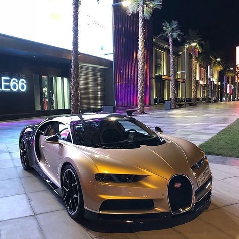 Bugatti Chiron This golden bug comes from #Dubai. Feeling the color? #Bugatti #Chiron Gold Bugatti, Luxurious Cars, Bugatti Cars, Exotic Sports Cars, Bugatti Chiron, Best Luxury Cars, Bugatti Veyron, Futuristic Cars, Car And Driver