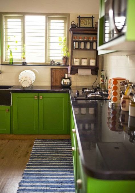 Nice kitchen Kitchen Cabinets Indian Style, Kitchen Color Green, Best Kitchen Cabinets, Indian Home Interior, Smitten Kitchen, Indian Kitchen, Kitchen Furniture Design, Apartment Kitchen, Indian Home