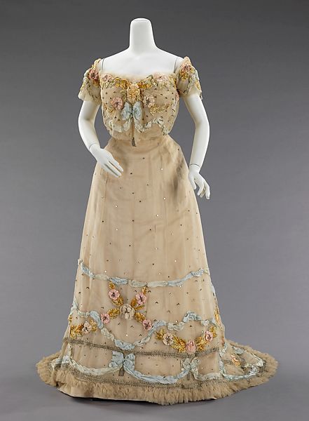 Jacques Doucet | Ball gown | French | The Met Jacques Doucet, 1900s Fashion, Robes Vintage, Edwardian Dress, Old Dresses, Antique Dress, Costume Collection, Vintage Gowns, Antique Clothing