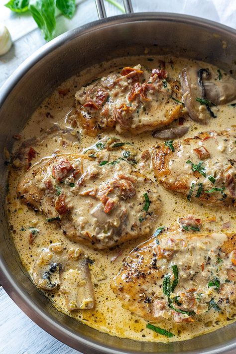 Sun Dried Tomato Cream Sauce, Cajun Chicken Breast, Baked Cajun Chicken, High Protein Recipes Dinner, Protein Dinner Recipes, Mushroom Cream Sauce, Marry Me Chicken Recipe, Tomato Cream Sauce, Mushroom Cream Sauces