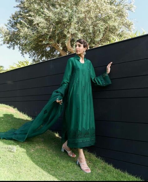 Green Dress Ideas, Pink Shalwar Kameez, Green Shalwar Kameez, Wedding Vibes, Shalwar Kameez, Green And Pink, Dress Ideas, Green Dress, Academic Dress