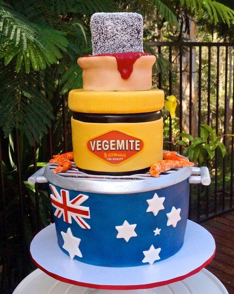 This Is The Most Australian Cake To Ever Australia | Foodiggity Aussie Party, Australian Cake, Australia Cake, Edible Cake Images, Australia Day Party, Australian Party, Aussie Memes, Australian Memes, Funny Aussie