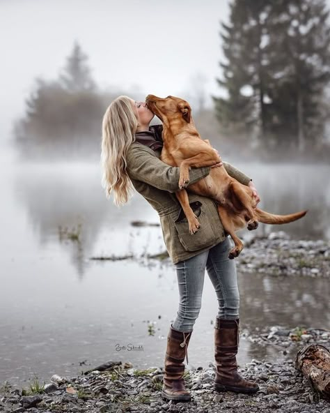 Dubarry Outfit, Fall Dog Walking Outfit, Countryside Aesthetic Outfit, Dubarry Boots Outfit, British Country Style Women, Womens Hunting Clothes, Dubarry Boots, Dog Walking Outfit, English Country Fashion