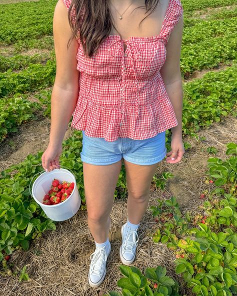 just call me strawberry shortcake 🍓🧺 - - Pinterest girl, Pinterest aesthetic, outfit inspo, vsco girl, coconut girl ,summer outfits, summer fashion inspo, summer aesthetic, outfit ideas, summer fashion #coastalstyle #pinterestaesthetic #pinterestoutfit #oufitinspo #casualoutfit #coconutgirl #summeroutfits #summeraesthetic #summerstyle Strawberry Girl Aesthetic Outfit, Summer Aesthetic Outfit, Fashion Inspo Summer, Coconut Girl Summer, Strawberry Outfit, Strawberry Girl, Vsco Girl, Pinterest Aesthetic, Coconut Girl