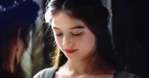 Raffey Cassidy Gif Snow White, Raffey Cassidy Snow White, Raffey Cassidy Gif, Female Face Claims Gifs, Raffey Cassidy, Sultana Mahidevran, Fox Gif, Hogwarts Founders, Sarah Bolger