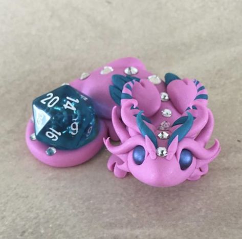 Clay Dice, Dragons And Beasties, Dnd Diy, Diy Dice, Polymer Clay Dragons, Dice Holder, Dice Dragon, Dice Goblin, Dnd Crafts