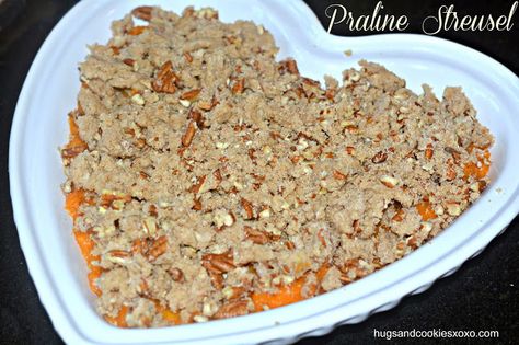 SWEET POTATO CASSEROLE WITH PRALINE TOPPING-WOW! Sweet Potato Crunch, Easy Sweet Potato Recipes, Sweet Potato Casserole Healthy, Maple Sweet Potatoes, Thanksgiving Dining, Sauerkraut Soup, Sweet Potato Souffle, Crunch Recipe, Sweet Potato Recipes Casserole