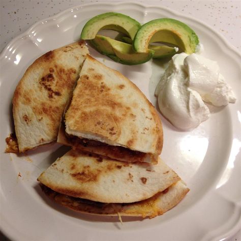 Steak Quesadilla Recipe, Steak Quesadilla Recipes, Steak Quesadillas, Steak Quesadilla, Skillet Steak, Philly Steak, Quesadilla Recipe, Green Bell Pepper, Barbeque Sauce