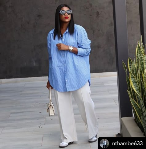 Oversized Shirt Outfit, Neat Casual Outfits, Mode Kimono, Oversized Shirts, Stylish Work Attire, Effortlessly Chic Outfits, Business Casual Outfits For Work, Classy Work Outfits, Smart Casual Outfit