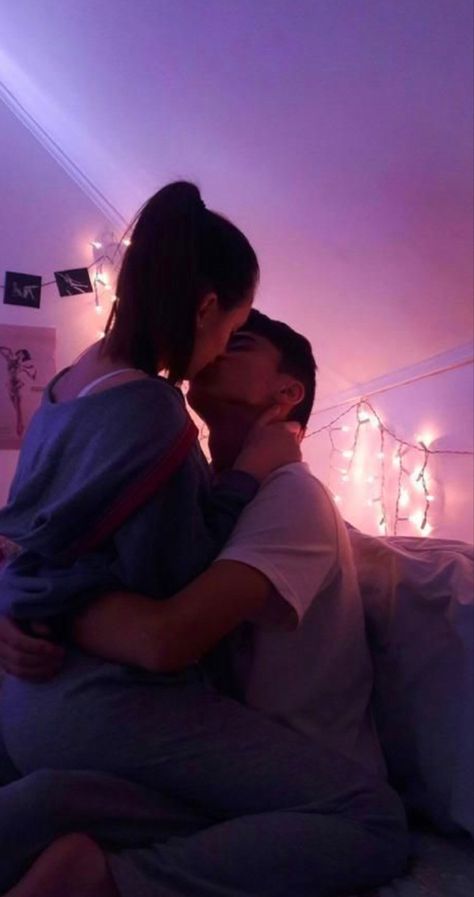 Couple Goal Romantic, Photos Couple Mignon, Teenage Couples, Couple Goal, Couple Goals Teenagers, Cute Relationship Photos, Goals Pictures, Foto Poses