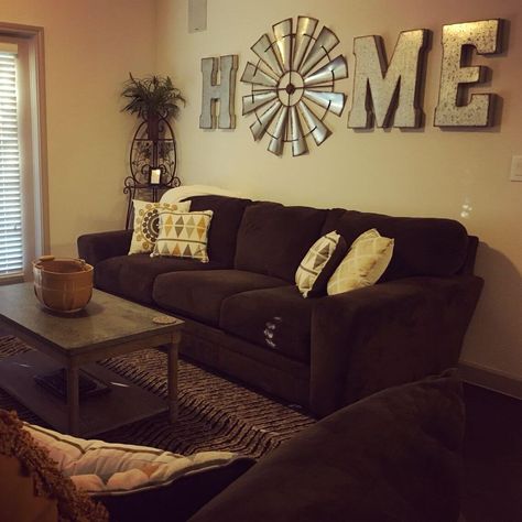 Dorothy Gale's Prairie Home Lettering Sign Above The Couch, Western Living Room, Living Room Decor Country, Windmill Decor, Furnitur Ruang Keluarga, Country Living Room, Western Home Decor, Rustic Living Room, A Living Room