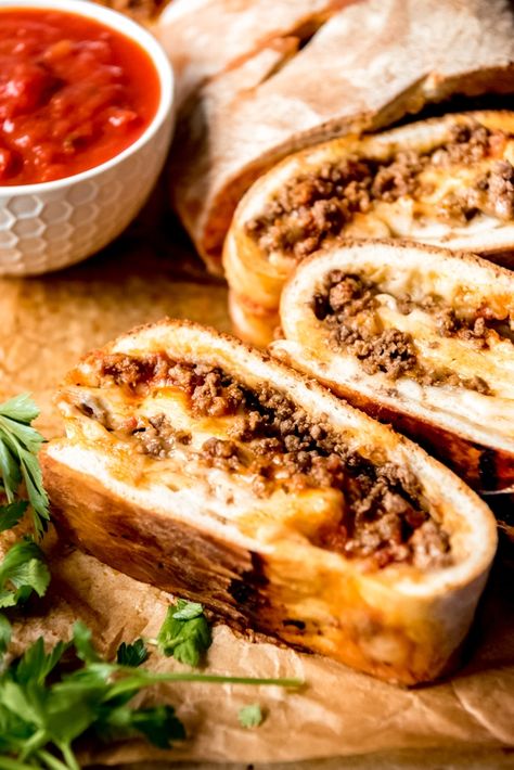 Favorite Ground Beef Recipes, Hamburger Calzone Recipe, Ground Beef Calzone, Ground Beef Stromboli, Stromboli With Ground Beef, Ground Beef And Bread Recipes, Ground Beef Stromboli Recipe, Hamburger Calzone, Ground Beef Calzone Recipe