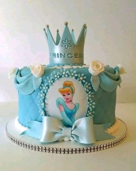 Cinderella Cake Design, Cinderella Birthday Party Cake, Cinderella Princess Cake, Cinderella Birthday Theme, Cinderella Cake Designs, Kue Fondant, Cinderella Birthday Cake, Disney Princess Birthday Cakes, Prince Cake