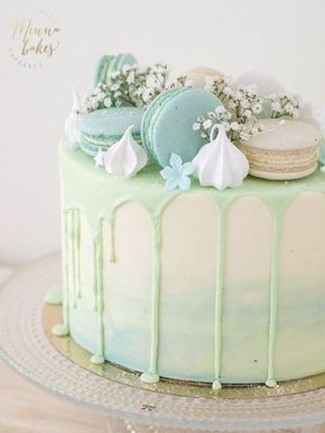 Love these shades of green #baking #cute #baking Tort Harry Potter, Papan Tulis Kapur, Tårta Design, Macaroon Cake, Unique Birthday Cakes, Cake Recipes Easy Homemade, Elegant Birthday Cakes, Green Cake, Homemade Birthday Cakes