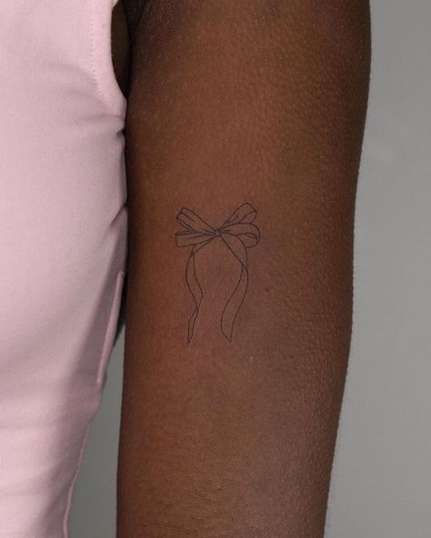 13 Coquette Tattoo Ideas Inspired By Hailey Bieber's Dainty Bow Red Bow Tattoo, Hailey Bieber Hair, Coquette Tattoo, Lipstick Tattoo, Unique Tattoos Black Women, Cute Simple Tattoos, G Tattoo, Female Tattoos, Ribbon Tattoos