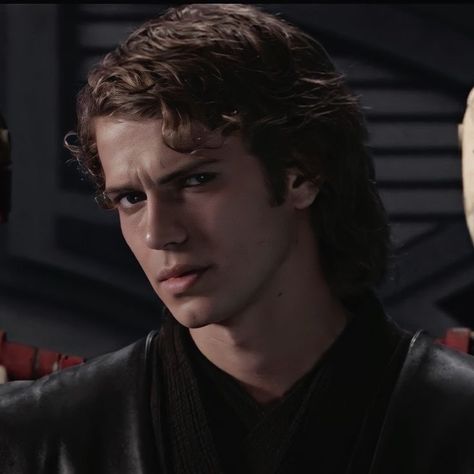 Hayden Christensen 90s, Anakin Skywalker Icon, Anakin Vader, Anakin And Padme, Star Wars Anakin, Between Two Worlds, Star Wars Drawings, Star Wars Men, Hayden Christensen