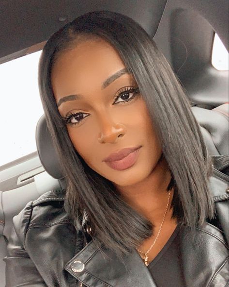 Middle Part Inverted Bob, Shoulder Length Weave Black Women, Shoulder Length Quick Weave Hairstyles, Shoulder Length Sew In, Middle Part With Layers, Bob With Middle Part, Middle Part Hairstyle, Middle Part Wigs, Middle Part Bob