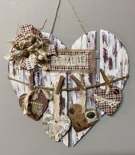 Rustic Valentine Crafts, Wood Heart Crafts, Valentine's Tree, Wooden Hearts Crafts, Primitive Valentine Decor, Hearts Crafts, Valentine Wood Crafts, Vintage Valentine Crafts, Shabby Chic Hearts