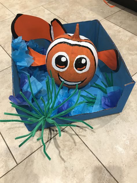 Nemo Pumpkin Painting Ideas, Pumpkin Boat, Octopus Pumpkin, Shark Pumpkin, Nemo Pumpkin, Pumpkins Designs, Halloween Arts, Contest Ideas, Pumpkin Decorating Contest