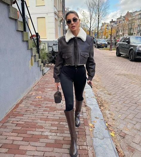 Ducie London on Instagram: "@negin_mirsalehi in 😍 BLAIRE cropped shearling!! 🔥🔥🔥" Negin Mirsalehi Outfits, Ducie London, Timeless Fashion Pieces, Negin Mirsalehi, Winter Outfits Warm, Clothing Blogs, Outfits Winter, Look Your Best, Style Tips