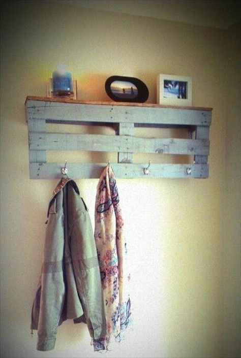 Pallet Coat Rack, Pallet Coat Racks, Diy Reclaimed Wood, Coat Rack With Shelf, Small Pallet, Diy Coat Rack, Diy Coat, Coat Rack Shelf, Pallet Shelves