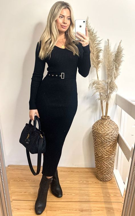 Long Black Bodycon Dress Outfit, Winter Bodycon Dress Outfit, Black Bodycon Dress Outfit Winter, Black Midi Dress Outfit Winter, Long Sleeve Bodycon Dress Outfit, Winter Date Night Outfit Dressy, Black Full Sleeve Dress, Skin Tight Dress Outfit, Winter Work Dress