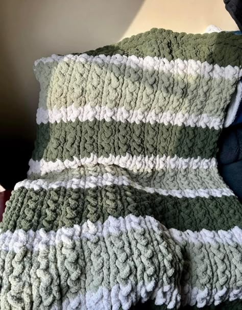 Sage Chunky Knit Blanket, Sage Green Chunky Blanket, Green Chunky Blanket, Purple Chunky Knit Blanket, Hand Crochet Blanket Chunky Pattern, Chunky Yarn Blanket Ideas, Chunky Yarn Blanket Pattern, Chunky Knit Blanket Ideas, Green Chunky Knit Blanket