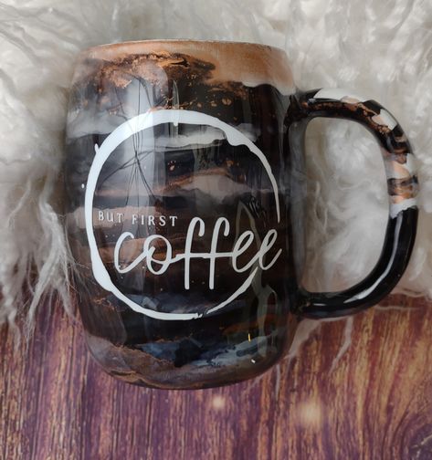 Coffee Mug Tumbler Ideas, Epoxy Coffee Mugs, Coffee Tumbler Ideas, Epoxy Mugs, Resin Works, Pen Ideas, Epoxy Projects, Tumbler Making, Epoxy Ideas