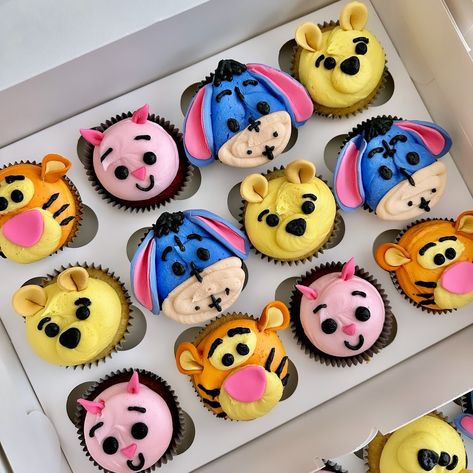 THESE WINNIE THE POOH CUPCAKES ARE THE CUTEST THINGS IVE EVER SEEEEEEEEEN 🐷🧸🐘🐯🍯 • • • #winniethepooh #winniepooh #winniethepoohquotes #winniethepoohbabyshower #winniethepoohparty #winniethepoohcookies #babyshower #babyshowerideas #babyshowertheme #babyshowercupcakes #babyshowertreats #glutenfreecupcakes #glutenfreebaking #tampacupcakes Winnie The Pooh Cupcakes, Pooh Cupcakes, Girl Birthday Cupcakes, Disney Cupcakes, Gender Reveal Cupcakes, Baby Shower Treats, Gluten Free Cupcakes, Cute Winnie The Pooh, Girl Cupcakes