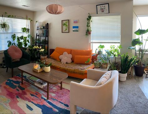 colorful decor maximalist fun girly orange couch green chair Pink chair house plantS Green Yellow And Pink Living Room, Green Couch Pink Chair, Pink Orange Blue Green Bedroom, Green Orange And Pink Living Room, Green Couch Maximalist, Pink Apartment Decor, Blue Green Bedrooms, Maximalist Living Room, Pink Apartment