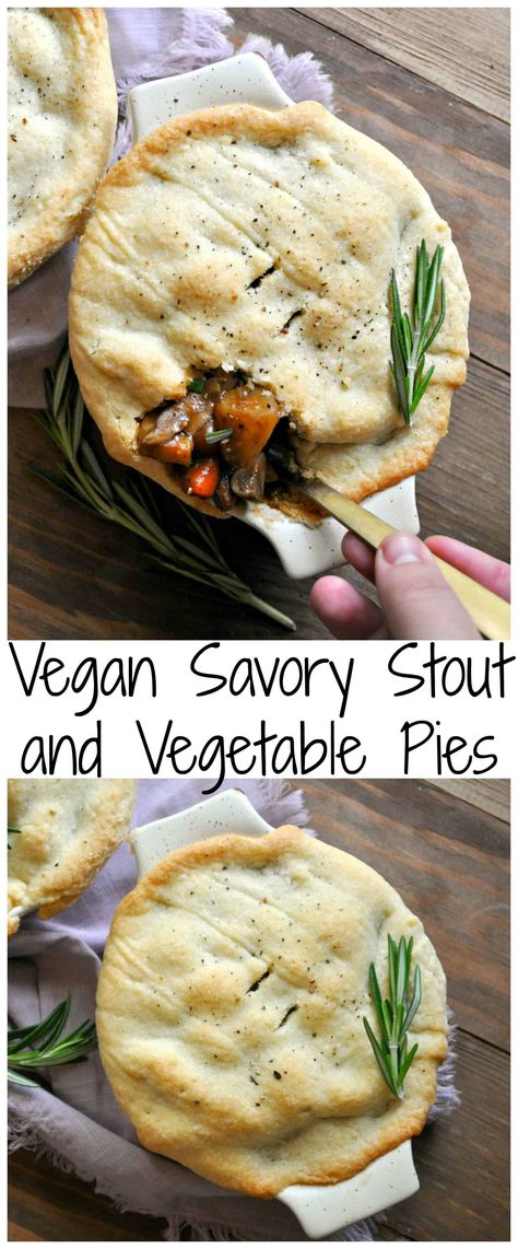 Vegan Savory Stout and Vegetable Pies - Rabbit and Wolves Vegetable Pies, Rabbit And Wolves, Vegetable Pie, Fall Comfort Food, Vegan Pie, Diner Recept, Vegan Main Dishes, Vegan Comfort Food, Vegan Thanksgiving