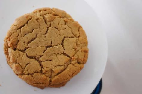 Bakery Style Peanut Butter Cookies, 2 Ingredient Cookies, Top Desserts, Butter Cookies Easy, Soft Peanut Butter Cookies, Peanut Cookies, Chewy Peanut Butter Cookies, Cookie Bakery, Giant Cookie