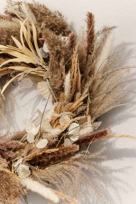 How To Make A DIY Pampas Grass Wreath - Making Manzanita Pampas Grass Wreath Diy, Pampas Grass Wreath, Diy Fails, Grass Wreath, Boho Wreath, Types Of Grass, Floral Tape, Boho Christmas, Pampas Grass