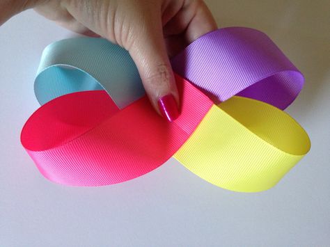 Boutique Bows Diy Tutorials, Hair Bow Instructions, Hair Bow Video, Girls Hair Bows Diy, Crafts For Teens To Make, Rainbow Bow, Hair Bow Tutorial, Headband Tutorial, Bows Diy Ribbon