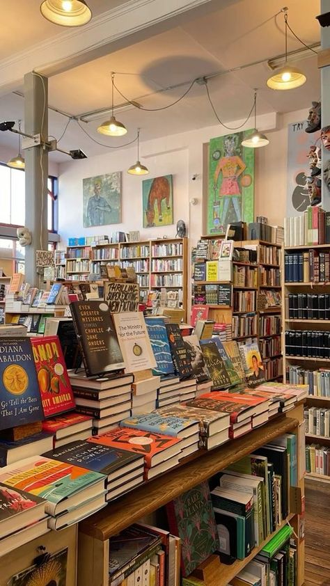 Dog Eared Books, San Francisco Bookstore, San Francisco Lifestyle, Book Store Aesthetic, Bookstore Cafe, Reading Motivation, Library Aesthetic, Book Cafe, Girl Reading