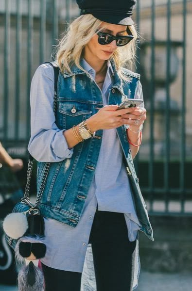 Fall Outfit Idea: Classic Black Jeans and Button Down Combo, Topped off With a Denim Vest // More Fall Style Inspiration From Paris Fashion Week: (http://www.racked.com/2015/10/2/9439243/paris-fashion-week-street-style#4848496) Denim Vest Style, Fall Vest Outfits, Jean Vest Outfits, Vest Street Style, Denim Vest Outfit, Jeans West, Look Jean, Vest Outfit, Outfit Plan