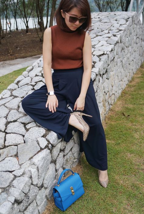 BROWN + NAVY BLUE: TURTLENECK + PALAZO PANTS Navy Blue Shirt Outfit, Blue Tshirt Outfit, Navy Blue Pants Outfit, Blue Trousers Outfit, Navy Pants Outfit, Blue Pants Outfit, Navy Blue Turtleneck, Slacks Outfit, Formal Pants Women