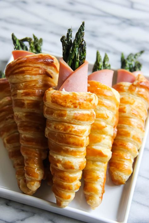 Creamy Asparagus Puffs Healthyish Recipes, Puff Pastry Recipes Savory, Hors Doeuvres, Creamy Asparagus, Breakfast Recipies, Fingerfood Party, Party Hardy, Puff Pastry Recipes, Snacks Für Party