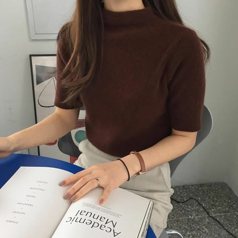 Teacher Aesthetic Female, Professor Outfits, Female Professor, College Outfit Ideas, Aesthetic Female, Teacher Aesthetic, Job Clothes, School Vibe, Smart Casual Office