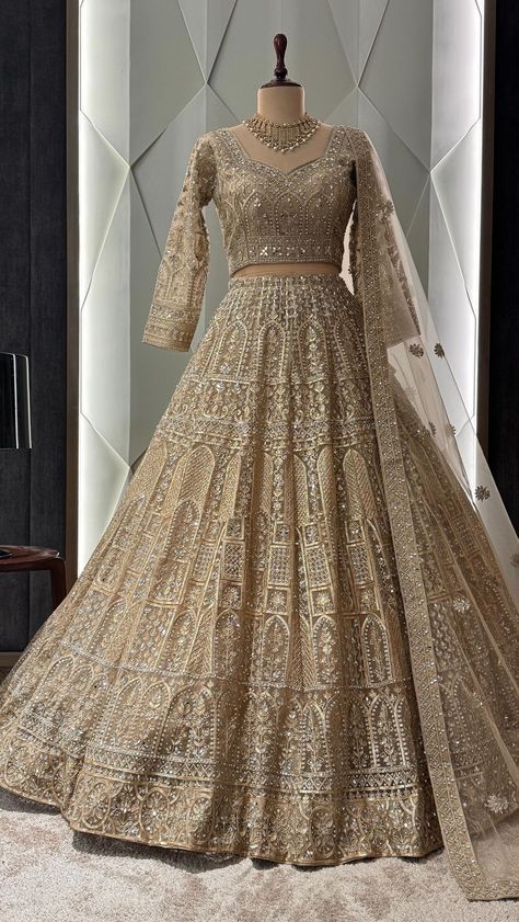 Indian Wedding Bride Dress, Grand Lehenga Indian Weddings, Tamil Lehenga, Grand Lehenga, Reception Lehenga Bridal, Bridesmaid Dresses Design, Gold Lengha, Bridal Lehenga Design, Latest Bridal Lehenga Designs